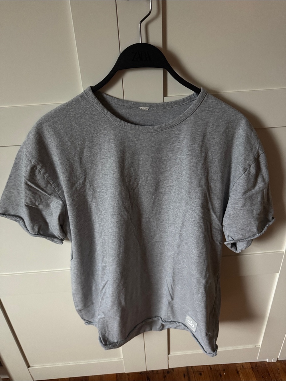 ALO Yoga Short Sleeve Crew Tee in Heather Gray